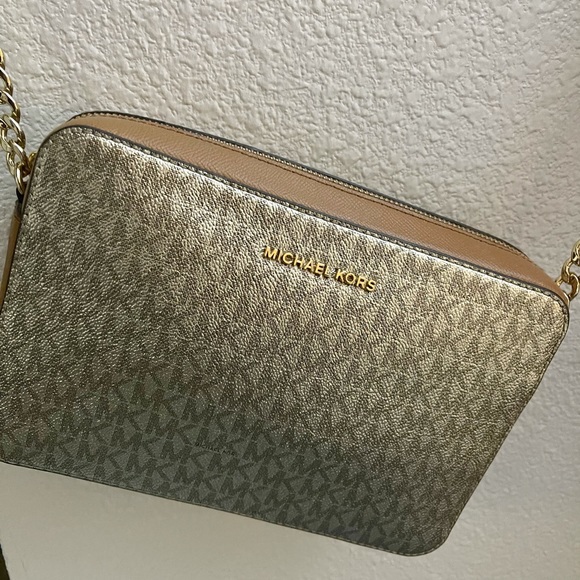 Michael Kors *rare* jet set Gold - Picture 2 of 3